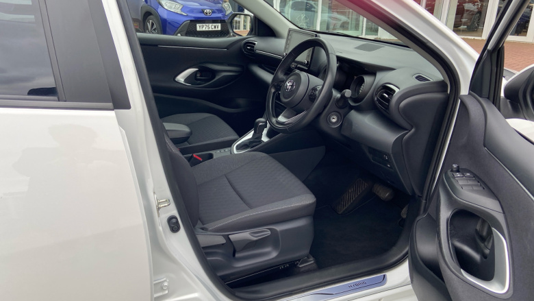 Toyota Yaris 1.5 Hybrid Design 5dr CVT Hybrid Hatchback